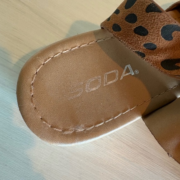 Women’s Soda Platform Sandals - Picture 5 of 6